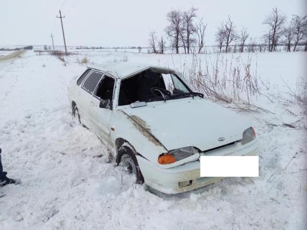 На Ставрополье перевернулась легковушка, пострадала женщина